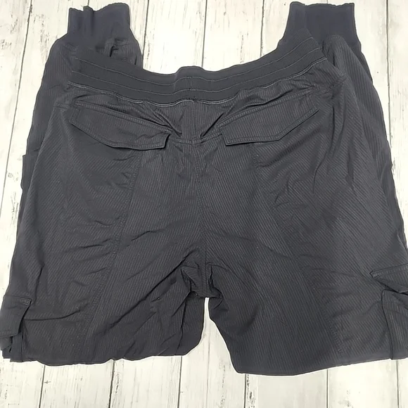 Lululemon Black Dance Studio Mid-Rise Jogger Cargo Pants Womens Size 6 Athletic - Picture 3 of 12
